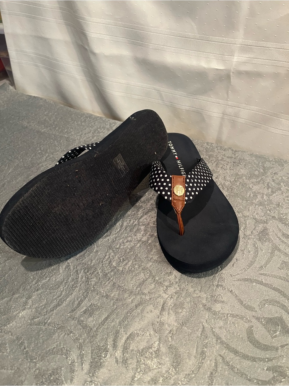 NWT Tommy Hilfiger Navy Polka Dot Flip Flops